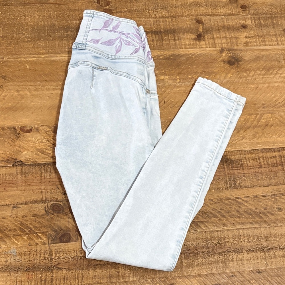 KanCan Embroidered Waist Skinny Jeans